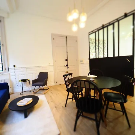 شقة De Charme Art Deco *